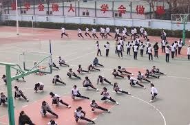 棋牌策略中的“动态调整”：为什么一套打法无法应付所有的桌子？（棋牌策略的灵活应对：为何单一打法无法适用于所有牌桌？）